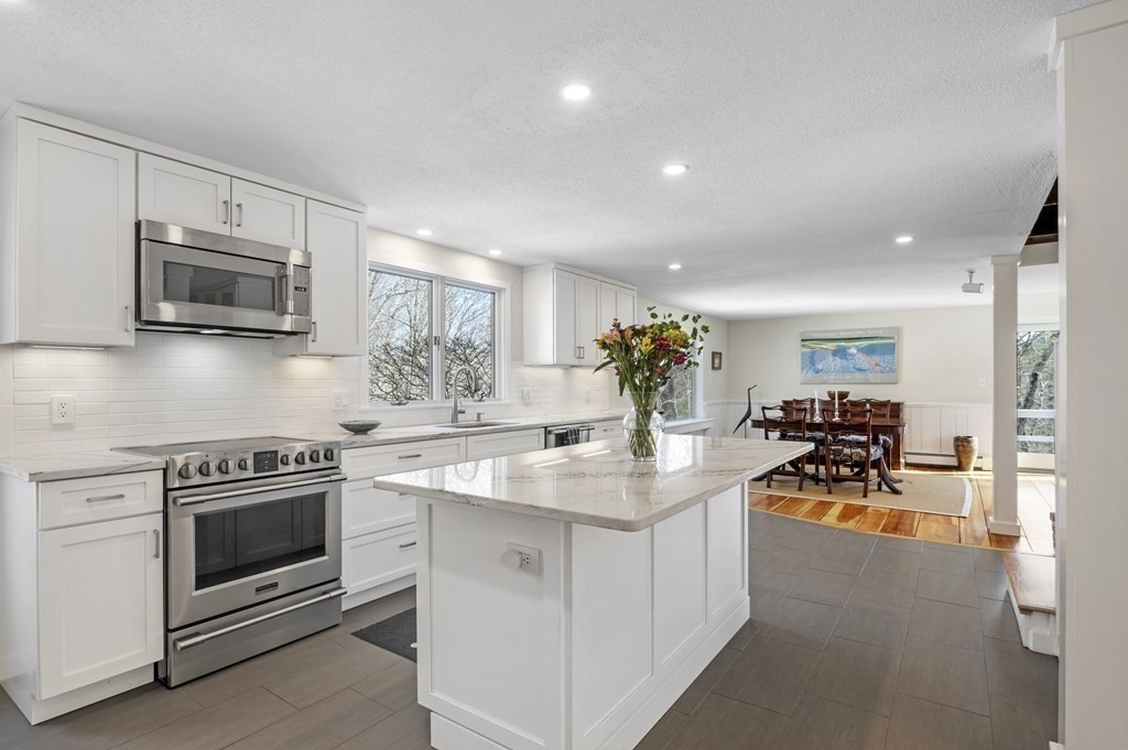 16 Loading Place Road Manchester, MA 01944 - Photo 2 of 29