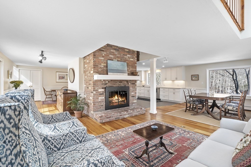 16 Loading Place Road Manchester, MA 01944 - Photo 3 of 29