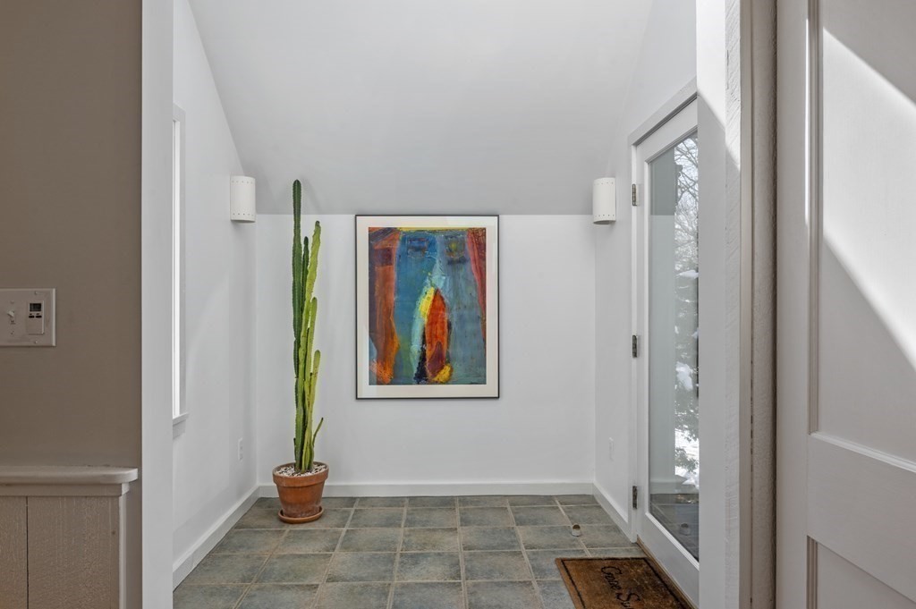 16 Loading Place Road Manchester, MA 01944 - Photo 4 of 29