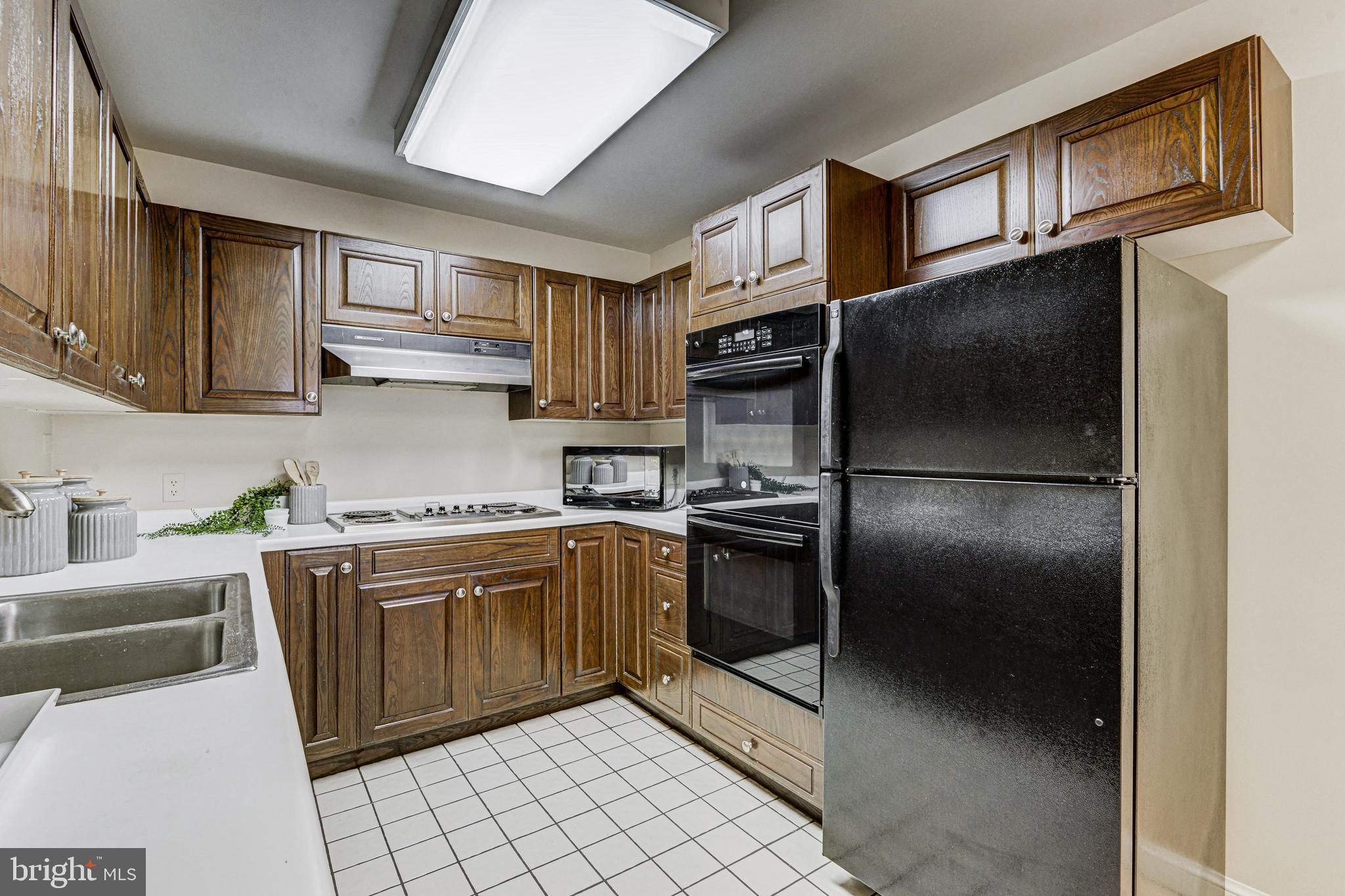 10 East Lee Street, Unit 1208 Baltimore, MD 21202 - Photo 25 of 43 Kitchen