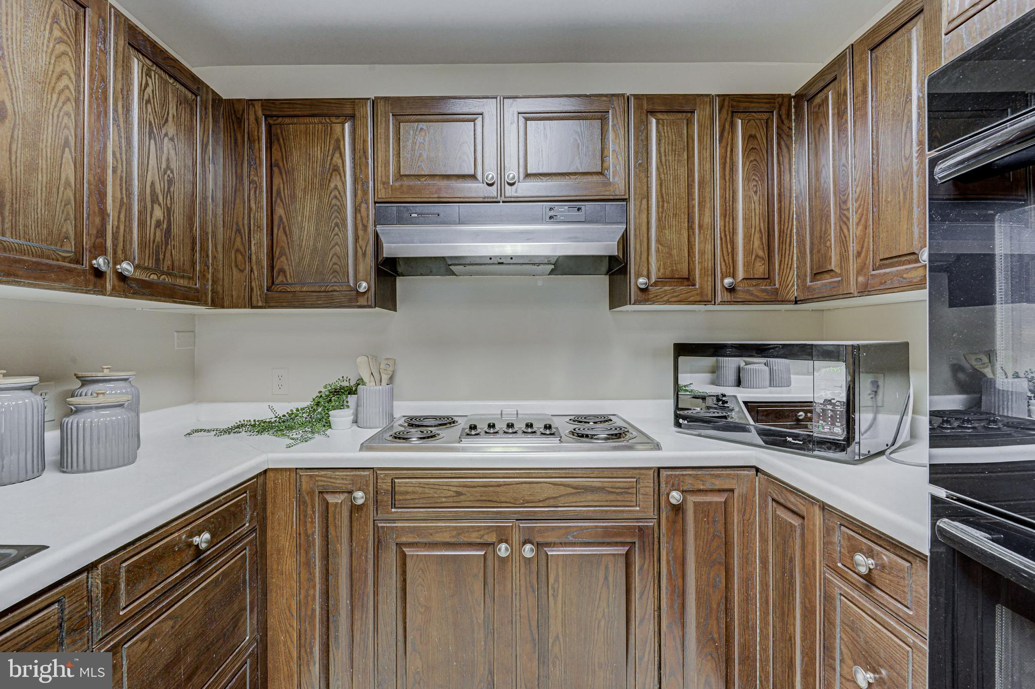 10 East Lee Street, Unit 1208 Baltimore, MD 21202 - Photo 26 of 43 Kitchen