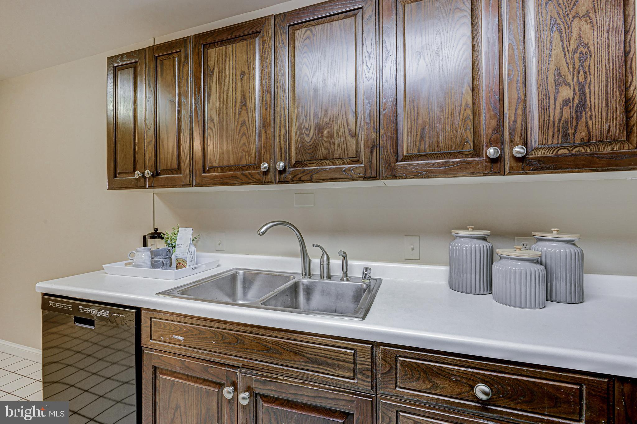 10 East Lee Street, Unit 1208 Baltimore, MD 21202 - Photo 27 of 43 Kitchen
