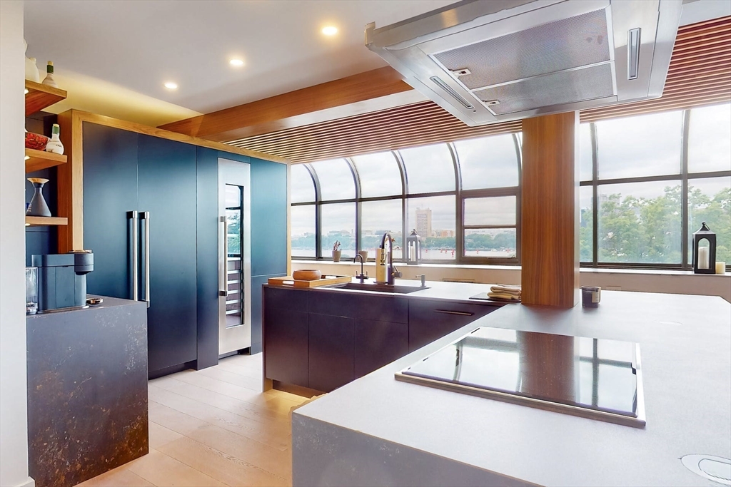 270 Beacon Street, Unit H5 Boston, MA 02116 - Photo 14 of 38 a living room with large window