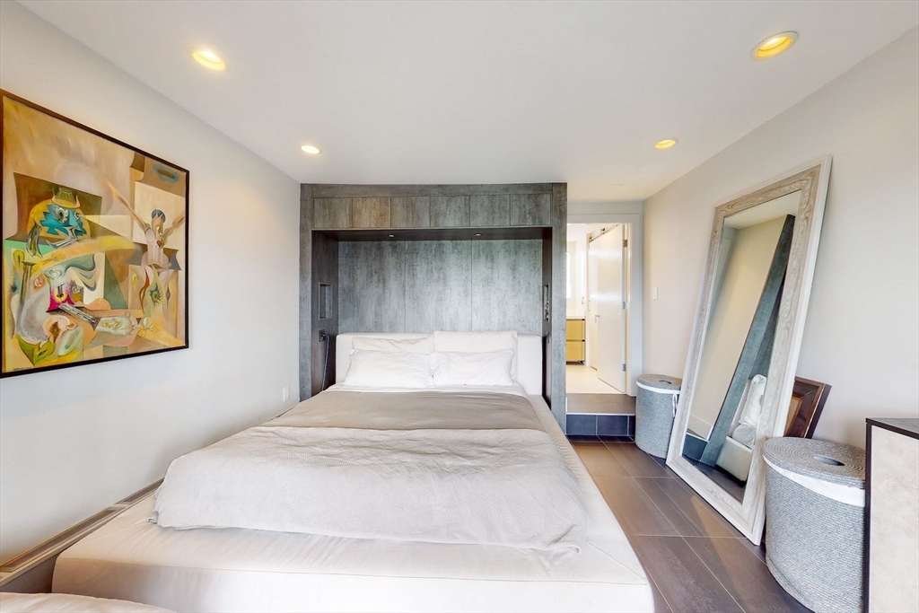 270 Beacon Street, Unit H5 Boston, MA 02116 - Photo 22 of 38 a spacious bedroom with a large bed and a couch