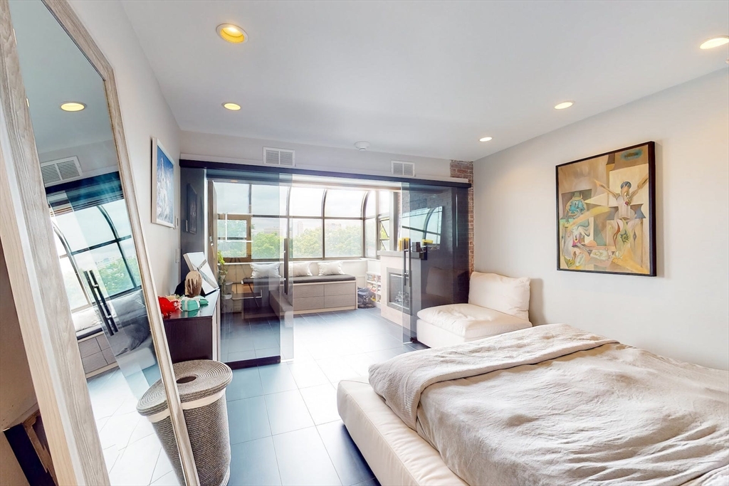 270 Beacon Street, Unit H5 Boston, MA 02116 - Photo 24 of 38 a bedroom with furniture and a large window