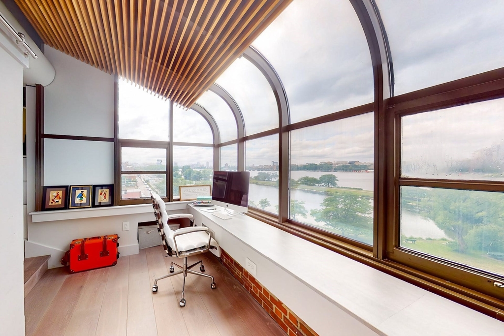 270 Beacon Street, Unit H5 Boston, MA 02116 - Photo 27 of 38 a room with gym equipment and a large window