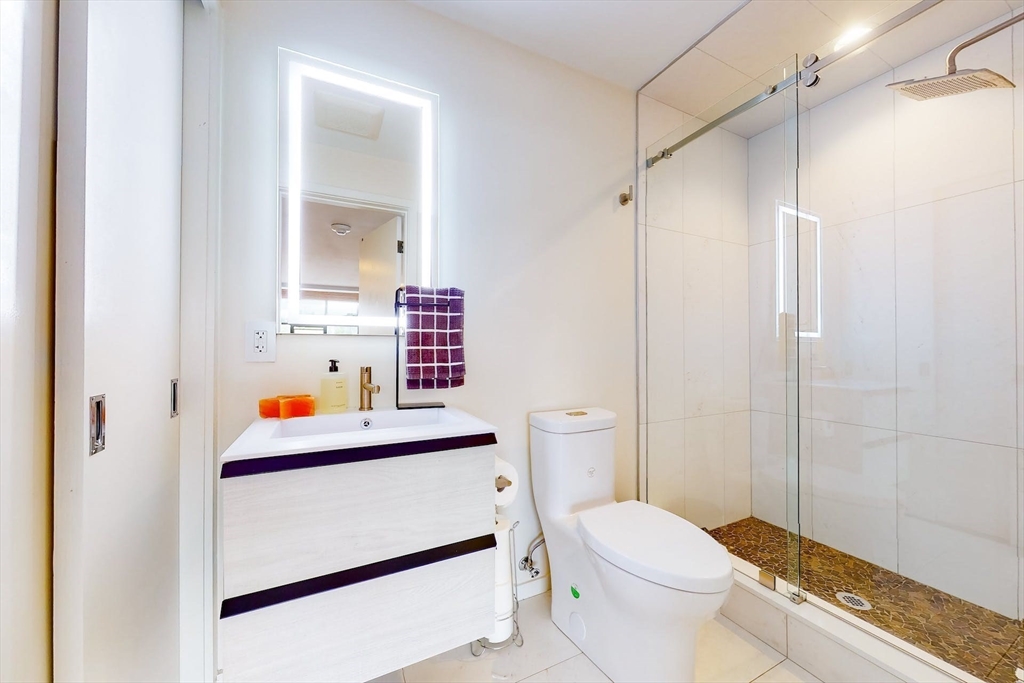 270 Beacon Street, Unit H5 Boston, MA 02116 - Photo 30 of 38 a bathroom with a toilet sink and shower