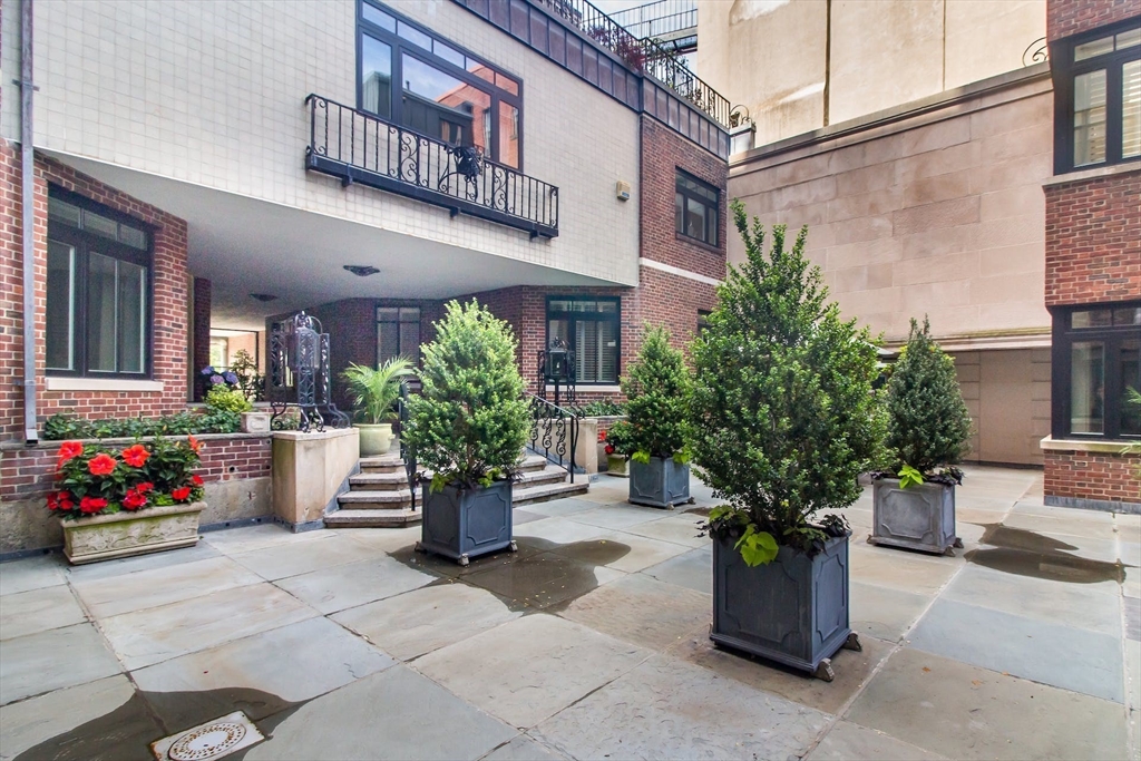 270 Beacon Street, Unit H5 Boston, MA 02116 - Photo 36 of 38 a view of a building with potted plants