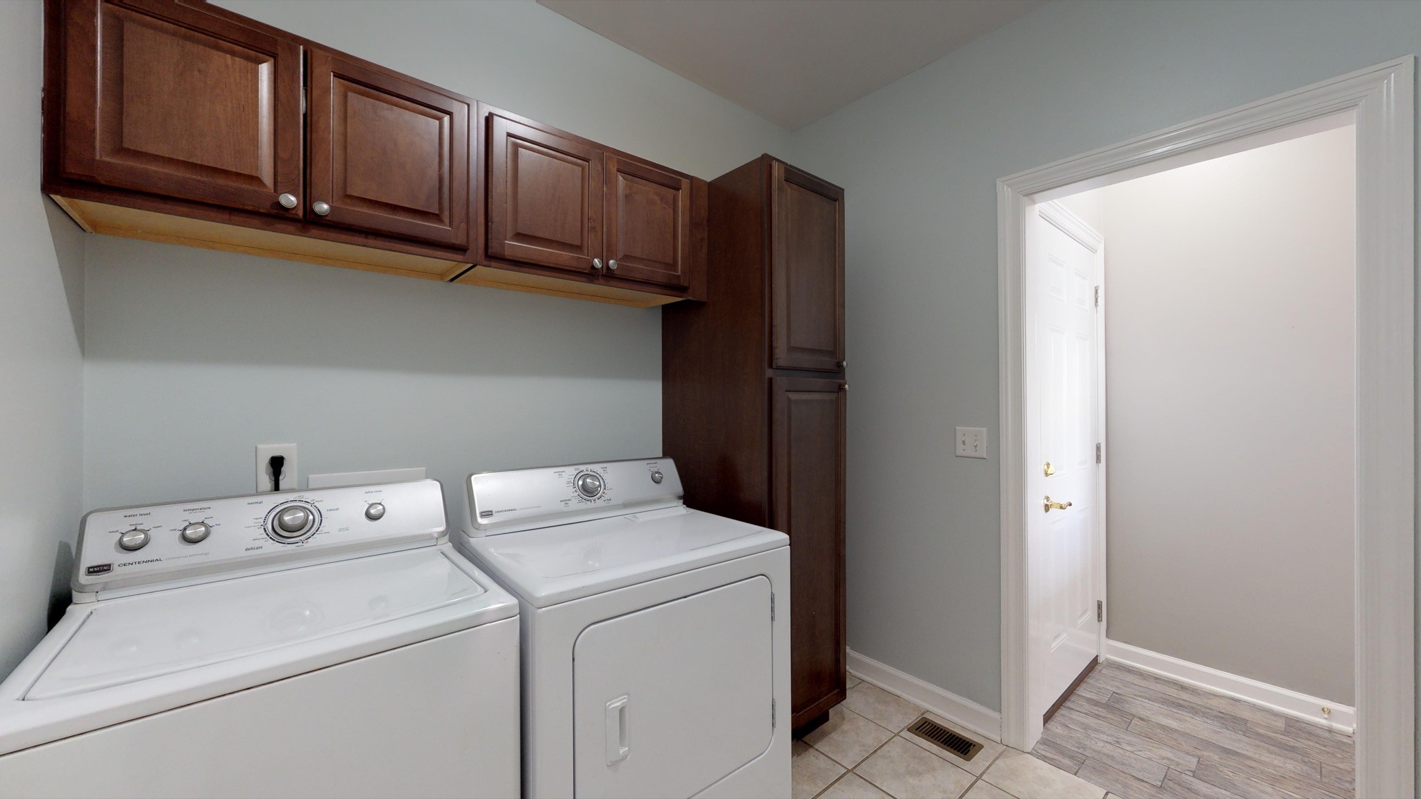 7450 Delbridge Road Murfreesboro, TN 37127 - Photo 12 of 50 a utility room with dryer and washer