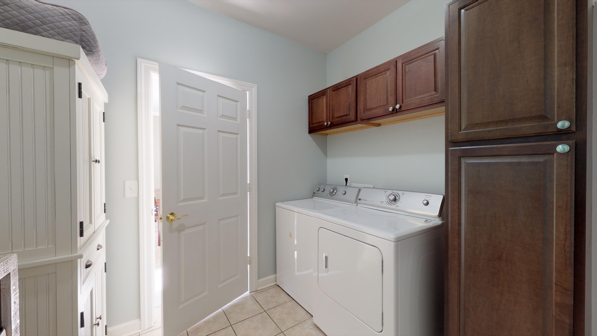 7450 Delbridge Road Murfreesboro, TN 37127 - Photo 13 of 50 a utility room with cabinets washer and dryer