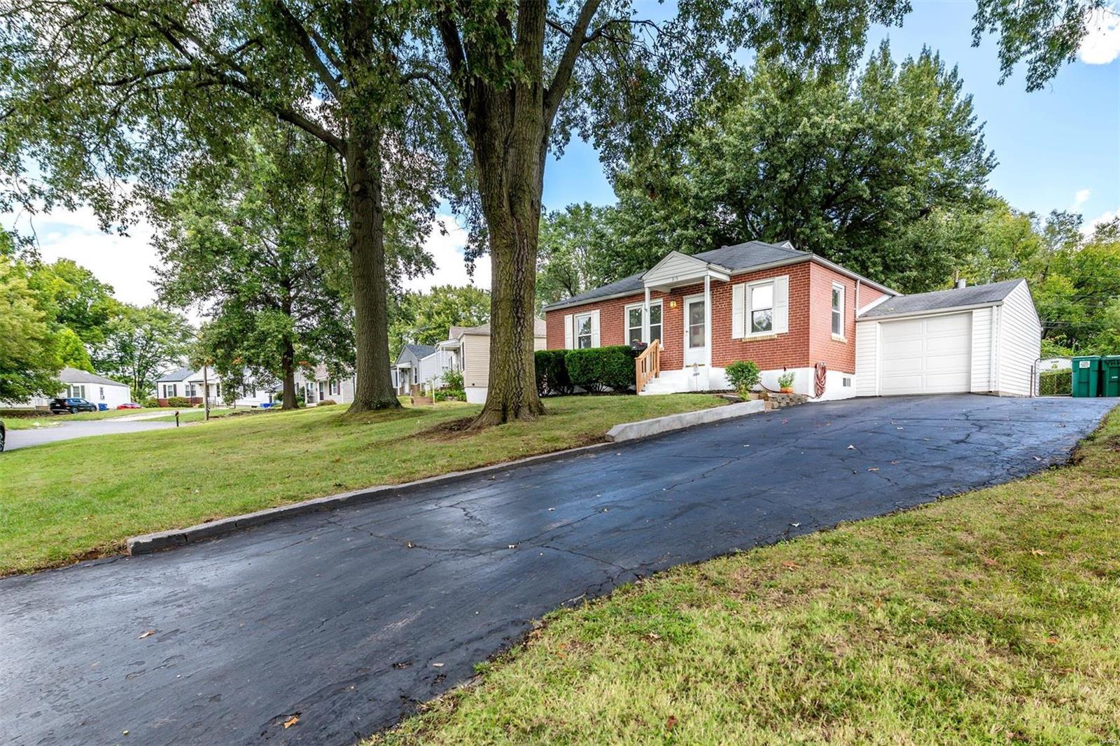 315 Derhake Road Florissant, MO 63031 - Photo 3 of 35 Gallery Image 3