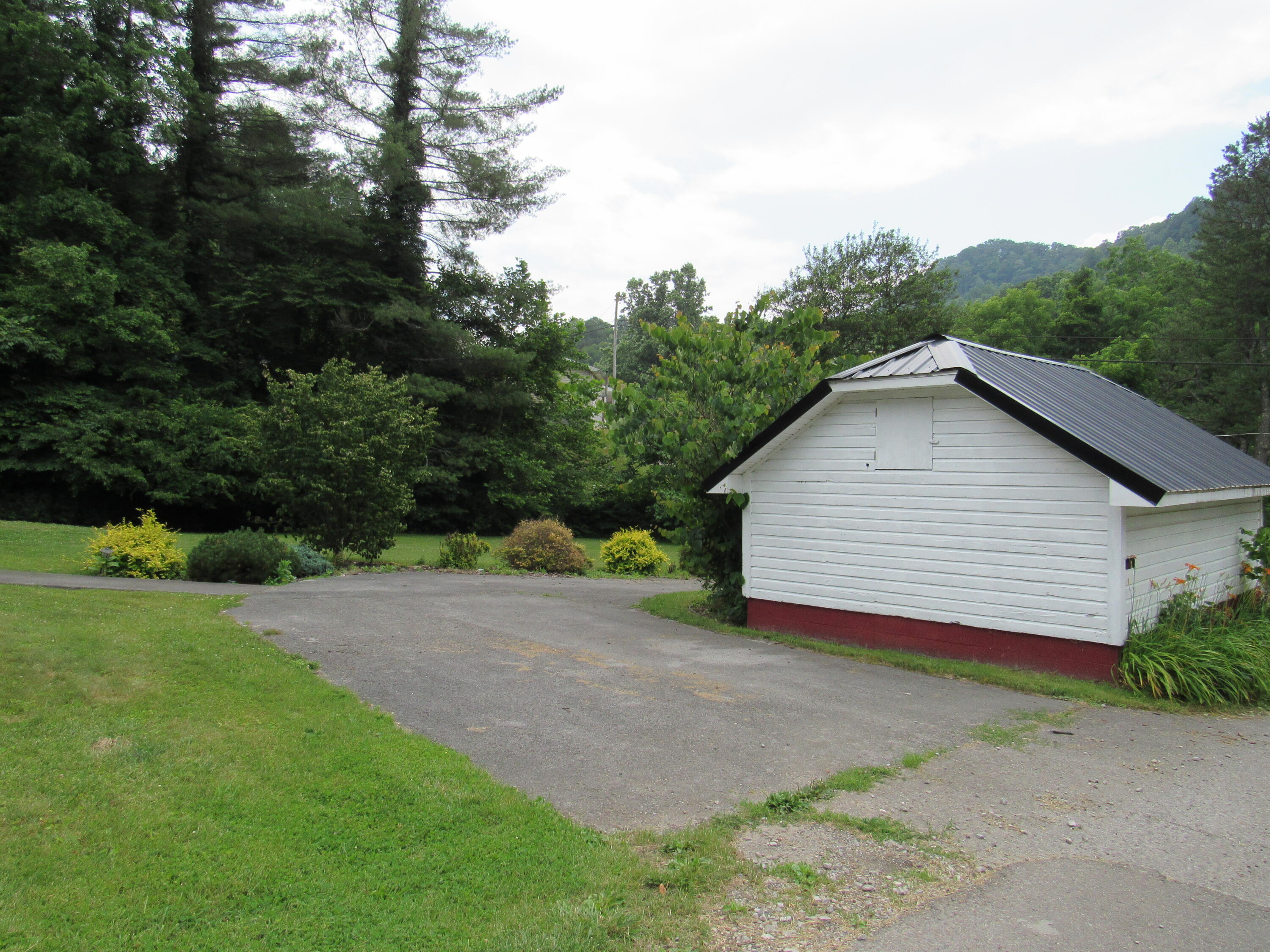 9404 Sock Road Pound, VA 24279 - Photo 55 of 58 IMG_4833