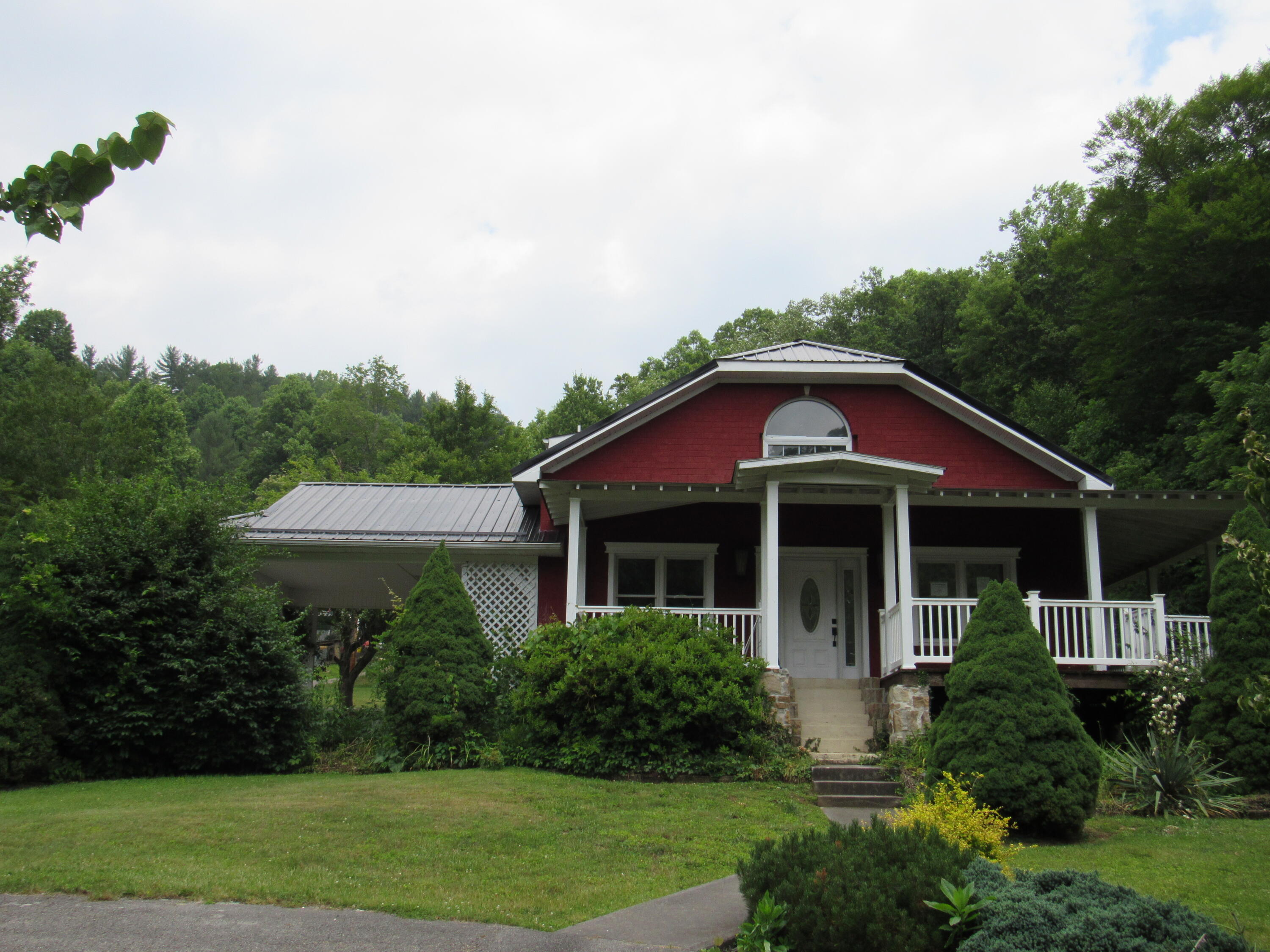 9404 Sock Road Pound, VA 24279 - Photo 6 of 58 IMG_4763