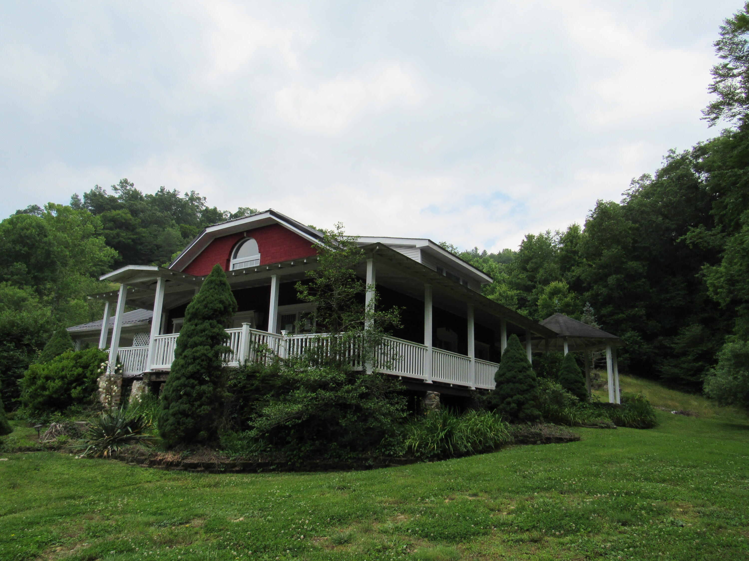 9404 Sock Road Pound, VA 24279 - Photo 8 of 58 IMG_4777