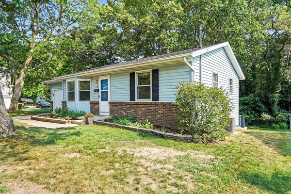 $319,900 | 1726 6th Street Northwest, Grand Rapids, MI 49504