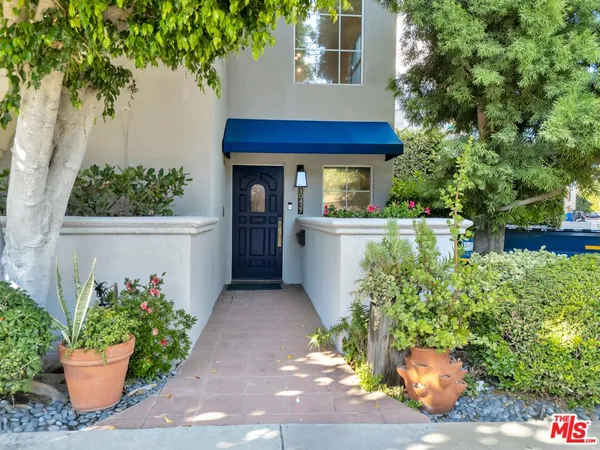 $1,399,000 | 10437 Moorpark Street, Toluca Lake, CA 91602