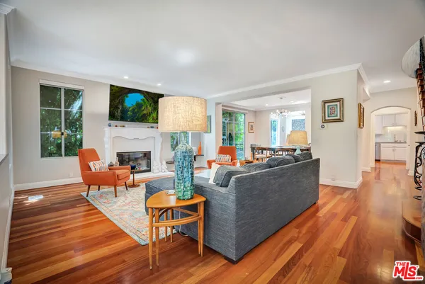 $1,399,000 | 10437 Moorpark Street, Toluca Lake, CA 91602