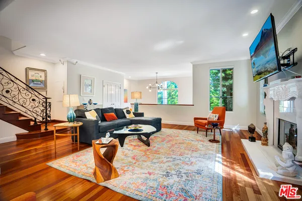 $1,399,000 | 10437 Moorpark Street, Toluca Lake, CA 91602