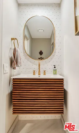 $1,399,000 | 10437 Moorpark Street, Toluca Lake, CA 91602