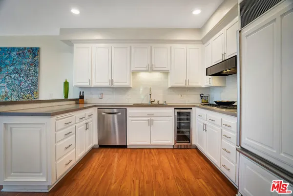 $1,399,000 | 10437 Moorpark Street, Toluca Lake, CA 91602