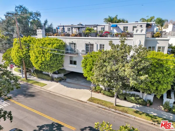 $1,399,000 | 10437 Moorpark Street, Toluca Lake, CA 91602