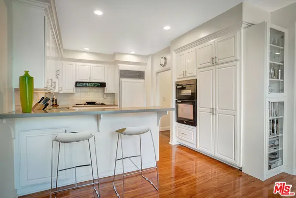 $1,399,000 | 10437 Moorpark Street, Toluca Lake, CA 91602