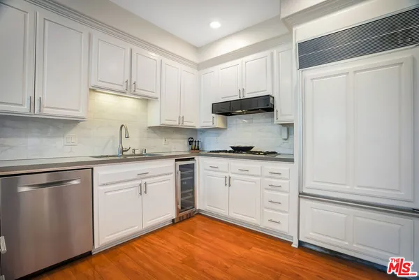 $1,399,000 | 10437 Moorpark Street, Toluca Lake, CA 91602