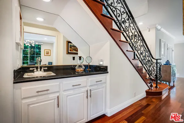 $1,399,000 | 10437 Moorpark Street, Toluca Lake, CA 91602