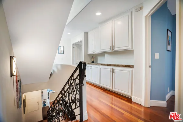 $1,399,000 | 10437 Moorpark Street, Toluca Lake, CA 91602