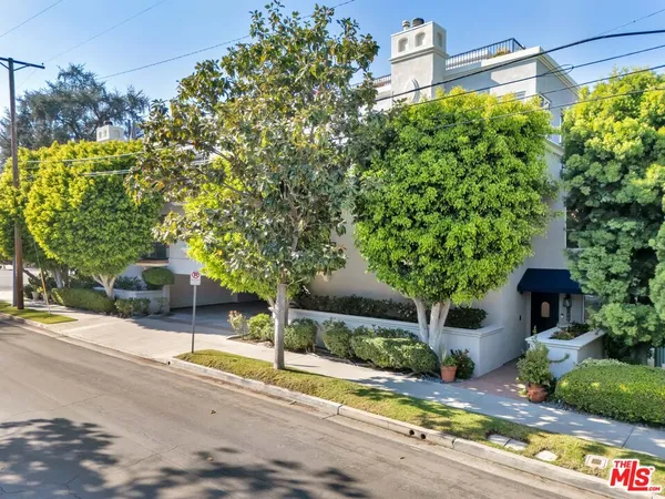 $1,399,000 | 10437 Moorpark Street, Toluca Lake, CA 91602