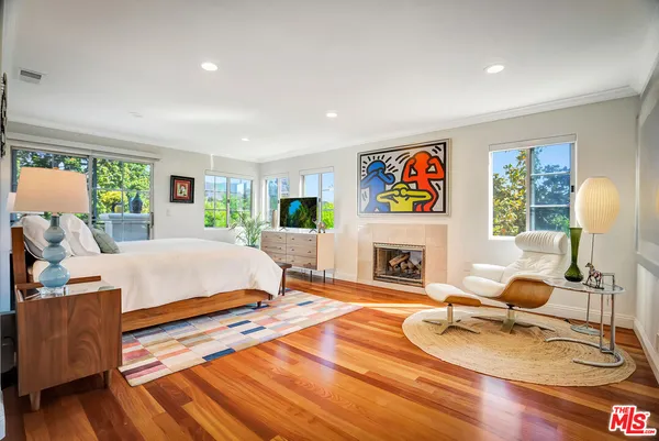 $1,399,000 | 10437 Moorpark Street, Toluca Lake, CA 91602