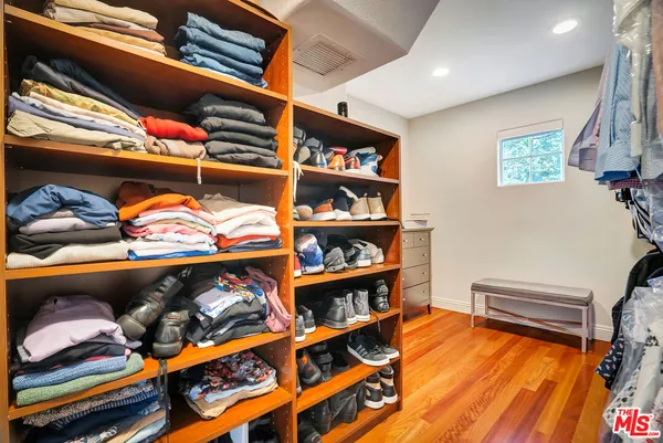 $1,399,000 | 10437 Moorpark Street, Toluca Lake, CA 91602