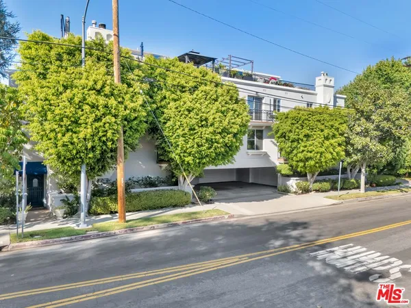 $1,399,000 | 10437 Moorpark Street, Toluca Lake, CA 91602