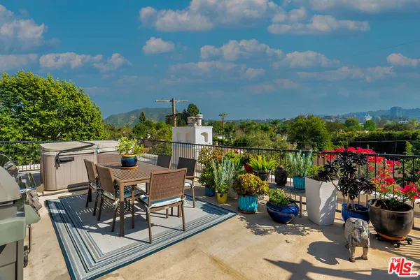 $1,399,000 | 10437 Moorpark Street, Toluca Lake, CA 91602