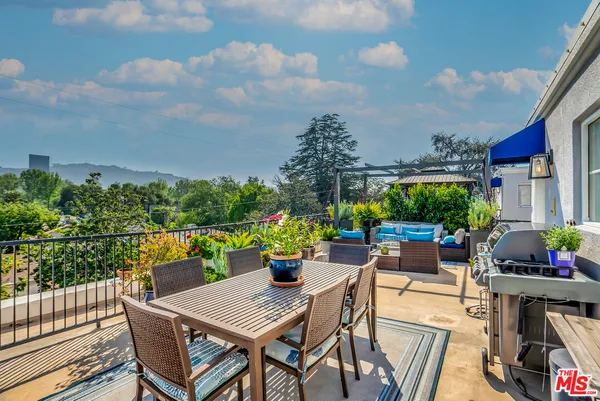 $1,399,000 | 10437 Moorpark Street, Toluca Lake, CA 91602