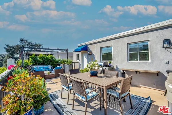 $1,399,000 | 10437 Moorpark Street, Toluca Lake, CA 91602