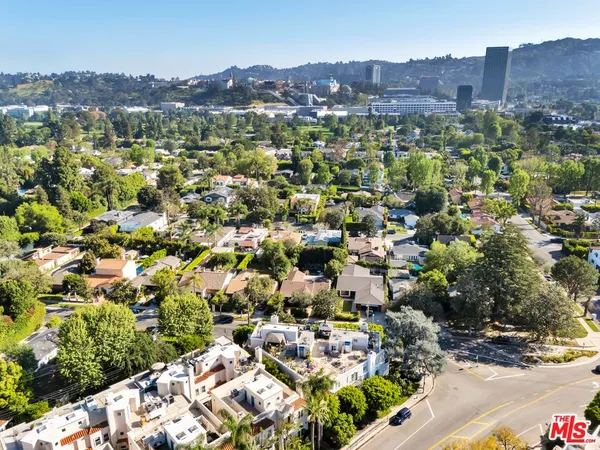 $1,399,000 | 10437 Moorpark Street, Toluca Lake, CA 91602