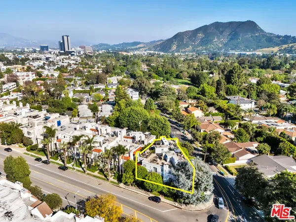 $1,399,000 | 10437 Moorpark Street, Toluca Lake, CA 91602