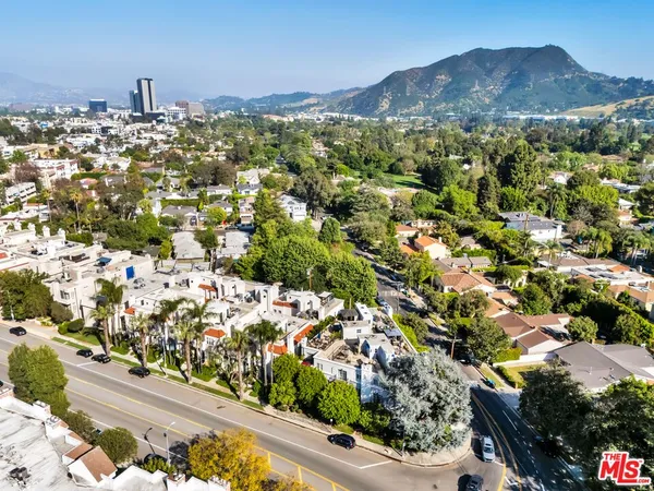 $1,399,000 | 10437 Moorpark Street, Toluca Lake, CA 91602