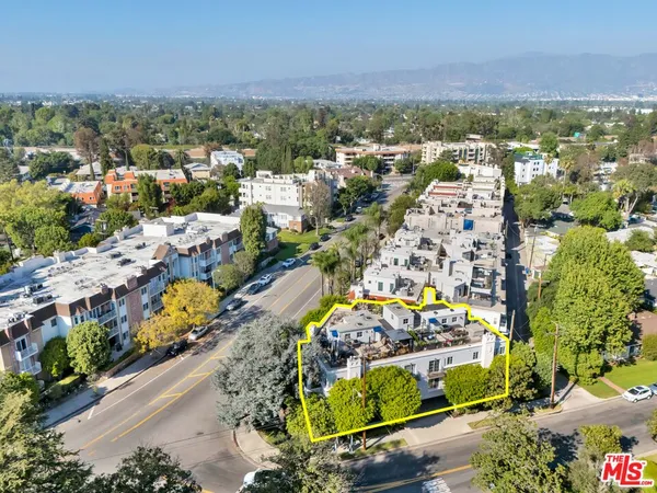 $1,399,000 | 10437 Moorpark Street, Toluca Lake, CA 91602
