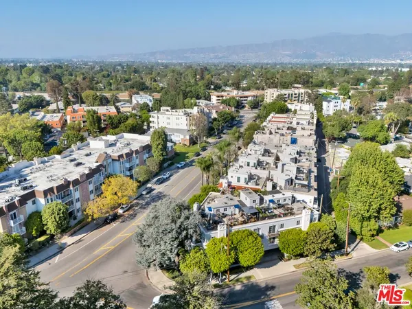 $1,399,000 | 10437 Moorpark Street, Toluca Lake, CA 91602