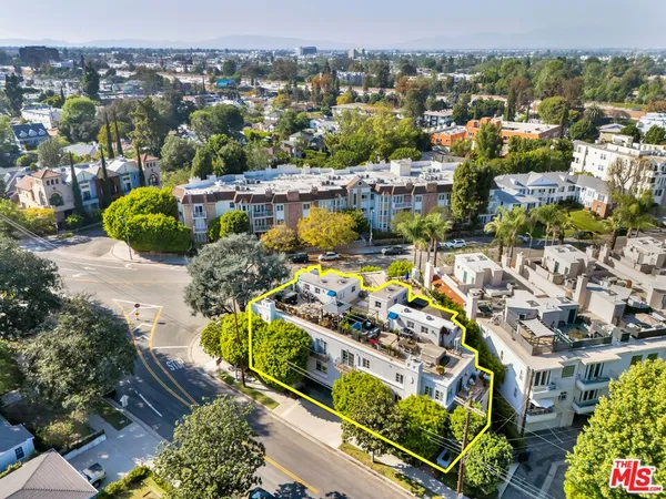 $1,399,000 | 10437 Moorpark Street, Toluca Lake, CA 91602