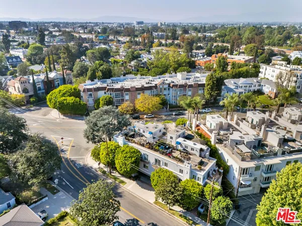 $1,399,000 | 10437 Moorpark Street, Toluca Lake, CA 91602