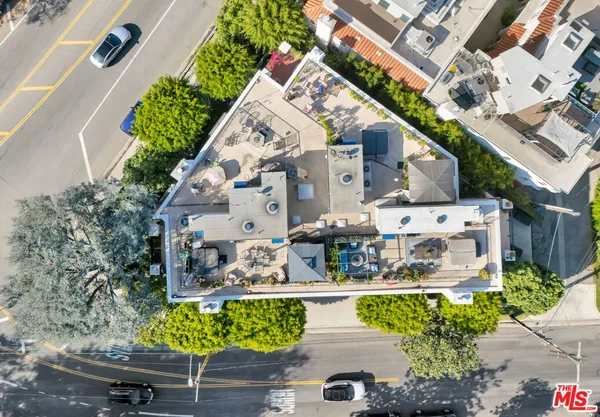 $1,399,000 | 10437 Moorpark Street, Toluca Lake, CA 91602