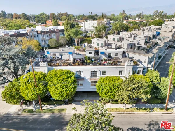 $1,399,000 | 10437 Moorpark Street, Toluca Lake, CA 91602