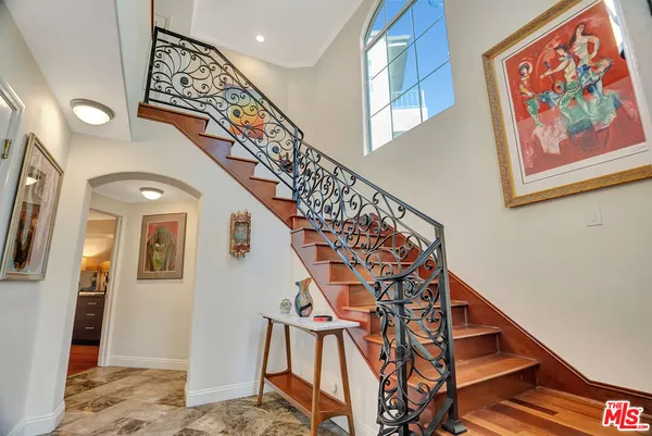 $1,399,000 | 10437 Moorpark Street, Toluca Lake, CA 91602