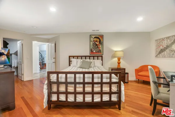 $1,399,000 | 10437 Moorpark Street, Toluca Lake, CA 91602