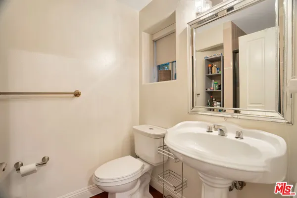 $1,399,000 | 10437 Moorpark Street, Toluca Lake, CA 91602