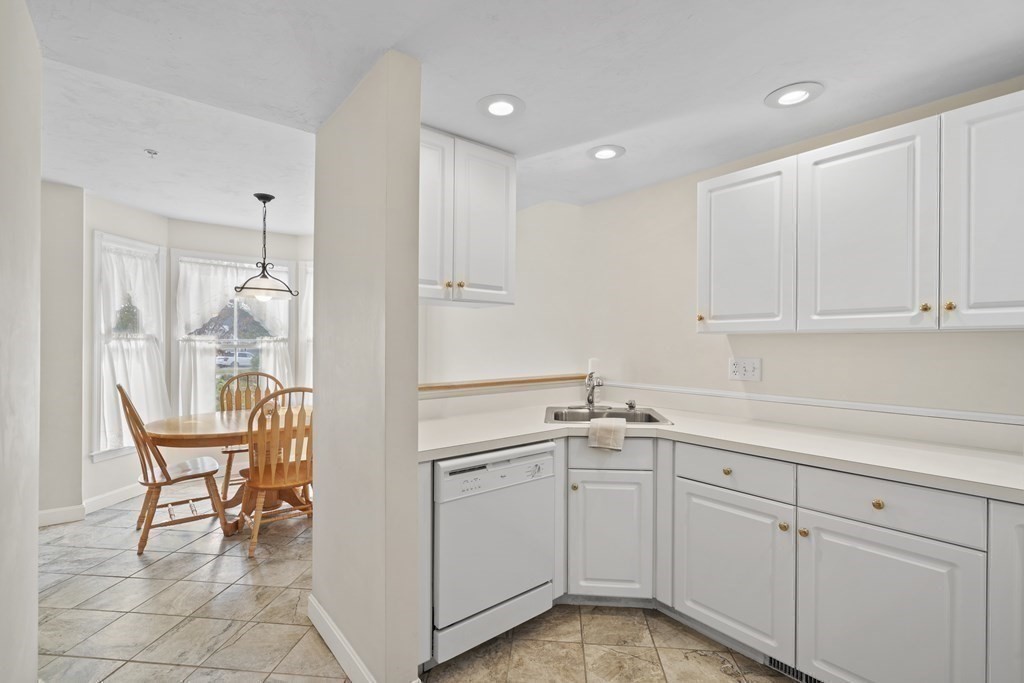 4 Strawberry Lane, Unit E Hudson, MA 01749 - Photo 7 of 40