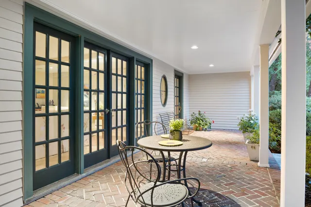 $1,750,000 | 276 Exeter Road, Hampton Falls, NH 03844